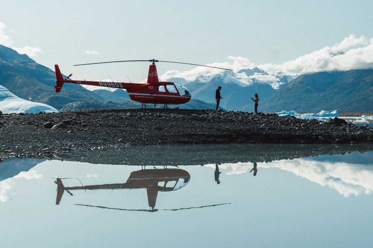 The Great Sightseeing Debate: Helicopters vs. Planes
